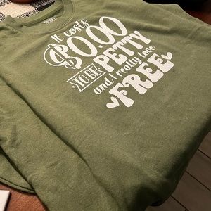 It costs 0$ to be petty - Long Sleeve Shirt